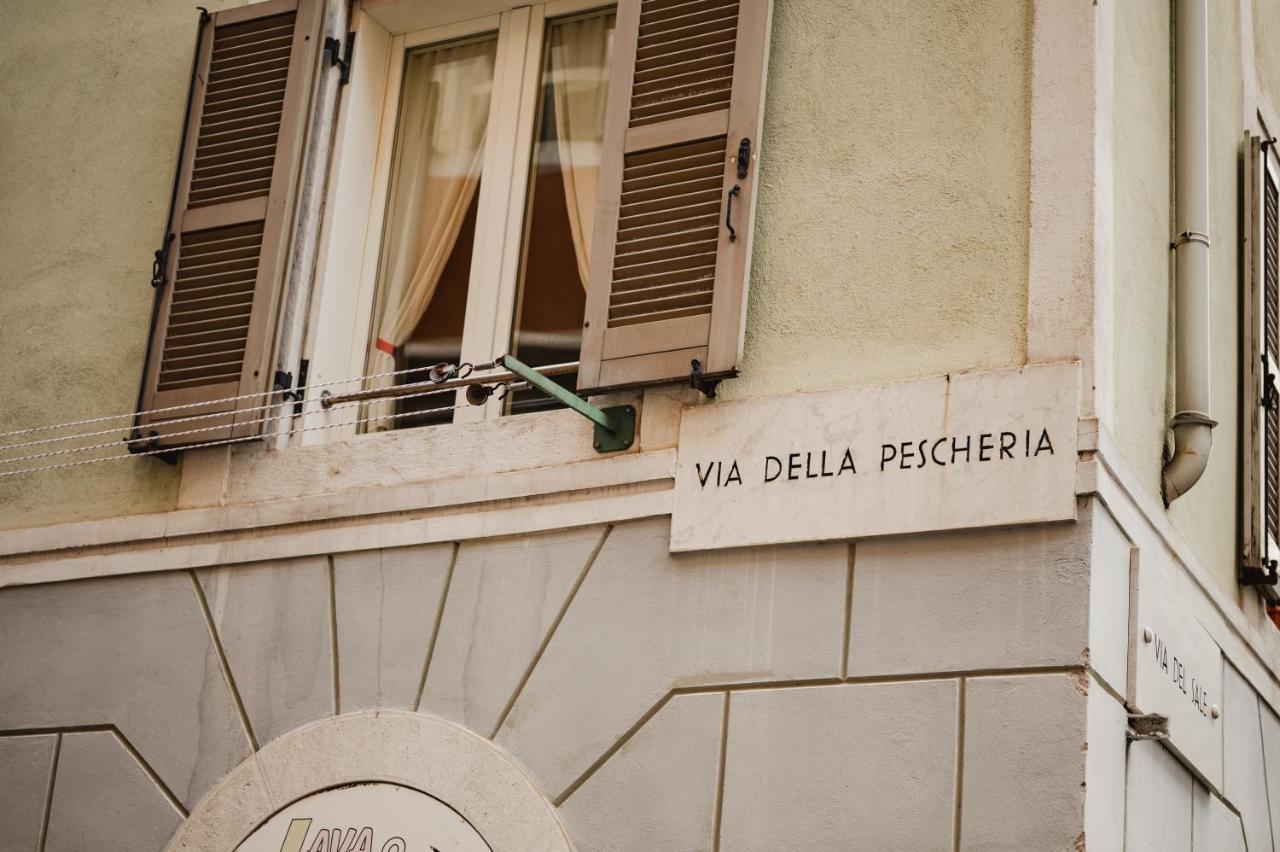Ferienwohnung Monolocale Marino In Centro Storico Triest Exterior foto